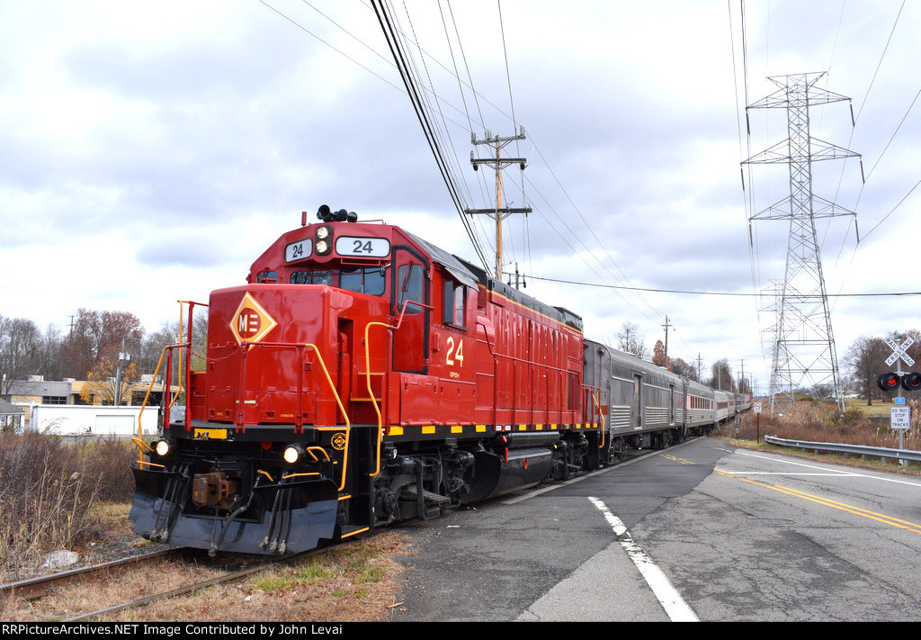 M&E GP15-1 # 24 powers the train across Ridgedale Avenue Xing in East Hanover on its way back to Whippany